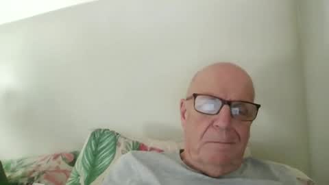 Snapshot of oggi95 chatting on June 1, 2026, 2:30 pm oggi95 online show from June 1, 2026, 2:30 pm