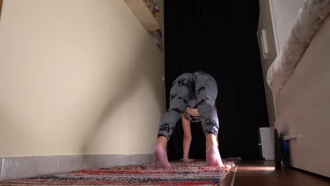 Lola online show from December 6, 2024, 5:55 pm