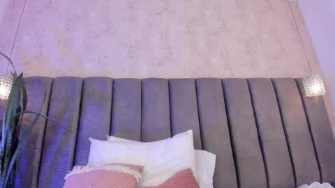 Holly online show from February 25, 2025, 2:03 am