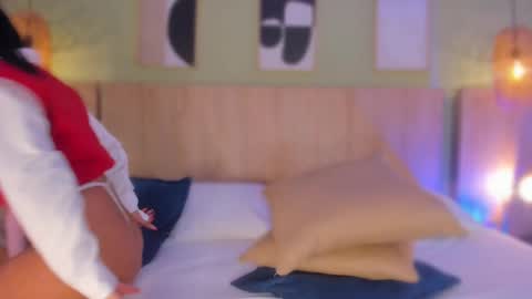 Holly online show from September 10, 2025, 11:43 am