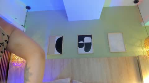 Holly online show from October 6, 2025, 11:51 am