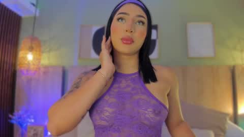 Holly online show from October 7, 2025, 11:51 am