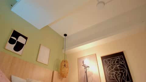 Holly online show from April 1, 2026, 1:41 pm