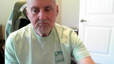 Snapshot of ohfukitsbob chatting on April 14, 2026, 5:30 pm ohfukitsbob online show from April 14, 2026, 5:30 pm