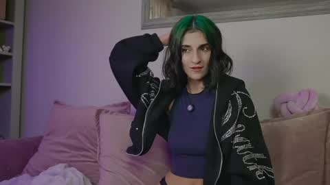 Snapshot of ohh0ney chatting on April 7, 2026, 12:27 pm Lera and Vik online show from April 7, 2026, 12:27 pm