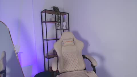 Julia online show from January 13, 2025, 6:27 am