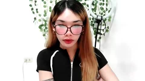 ohmyalessandraxcx online show from November 3, 2025, 1:34 pm