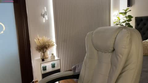 Emma online show from April 11, 2026, 1:10 am