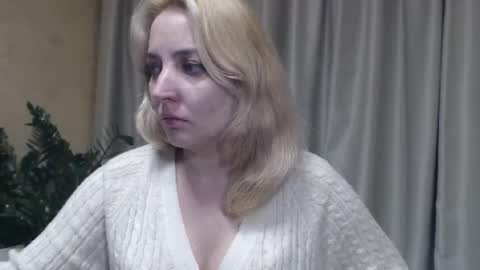 Mari online show from October 26, 2025, 2:56 pm