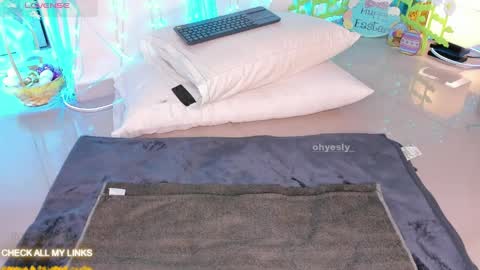 ohyesly_ online show from April 6, 2026, 10:16 am