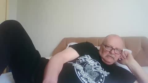 Snapshot of old_fkrr_ chatting on April 22, 2026, 10:50 am old_fkrr_ online show from April 22, 2026, 10:50 am