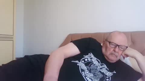Snapshot of old_fkrr_ chatting on April 23, 2026, 10:47 am old_fkrr_ online show from April 23, 2026, 10:47 am