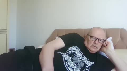 Snapshot of old_fkrr_ chatting on April 24, 2026, 9:56 am old_fkrr_ online show from April 24, 2026, 9:56 am