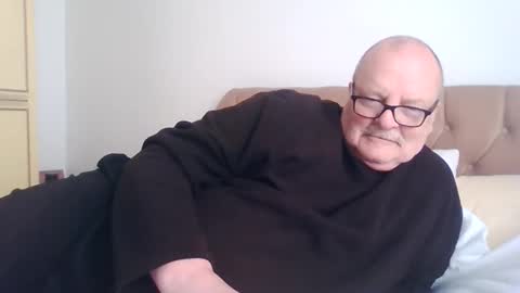 Snapshot of old_fkrr_ chatting on April 25, 2026, 2:25 pm old_fkrr_ online show from April 25, 2026, 2:25 pm