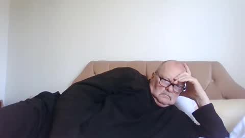Snapshot of old_fkrr_ chatting on April 27, 2026, 9:29 am old_fkrr_ online show from April 27, 2026, 9:29 am