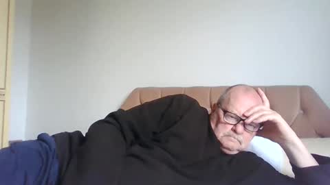 Snapshot of old_fkrr_ chatting on April 28, 2026, 8:41 am old_fkrr_ online show from April 28, 2026, 8:41 am