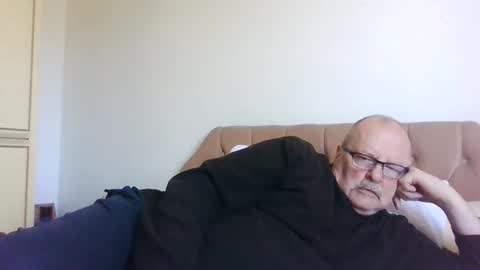 Snapshot of old_fkrr_ chatting on April 29, 2026, 9:13 am old_fkrr_ online show from April 29, 2026, 9:13 am