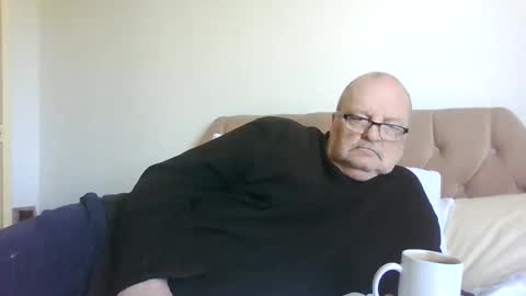 Snapshot of old_fkrr_ chatting on May 1, 2026, 9:03 am old_fkrr_ online show from May 1, 2026, 9:03 am