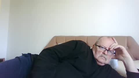 Snapshot of old_fkrr_ chatting on May 8, 2026, 9:14 am old_fkrr_ online show from May 8, 2026, 9:14 am