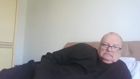 Snapshot of old_fkrr_ chatting on May 16, 2026, 9:39 am old_fkrr_ online show from May 16, 2026, 9:39 am