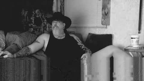 Snapshot of oldskoolll chatting on February 9, 2026, 2:15 am oldskoolll online show from February 9, 2026, 2:15 am