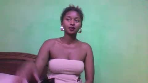 olinah610 online show from October 25, 2025, 9:28 am