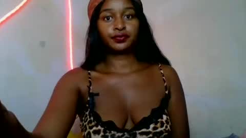 Snapshot of olinah610 chatting on June 5, 2026, 12:55 pm olinah610 online show from June 5, 2026, 12:55 pm