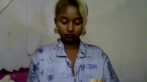 Snapshot of olinah610 chatting on June 9, 2026, 11:33 am olinah610 online show from June 9, 2026, 11:33 am
