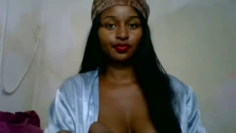 Snapshot of olinah610 chatting on June 21, 2026, 10:18 am olinah610 online show from June 21, 2026, 10:18 am