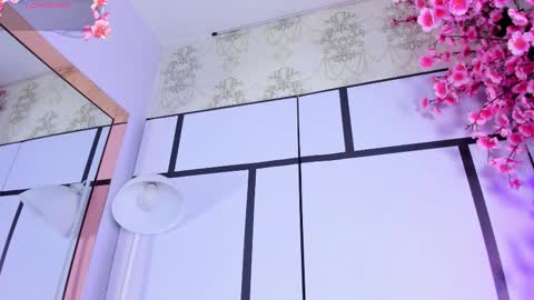 olive  online show from November 13, 2025, 5:50 am