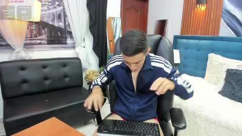 Oliver Chaze  online show from April 30, 2026, 10:47 pm