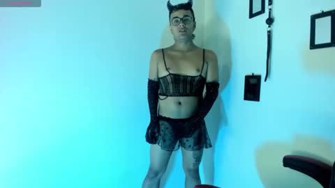 Snapshot of oliver_fuck chatting on February 12, 2026, 10:27 pm HansOliver online show from February 12, 2026, 10:27 pm