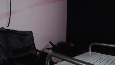 oliver_laid_2023 online show from December 14, 2024, 3:18 am