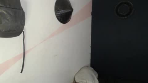 oliver_laid_2023 online show from December 15, 2024, 3:24 am