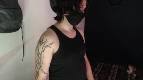 oliver_laid_2023 online show from December 16, 2024, 11:44 am