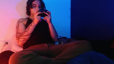 oliver_laid_2023 online show from December 29, 2024, 7:50 am