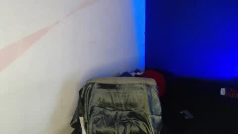 oliver_laid_2023 online show from February 3, 2025, 4:04 am