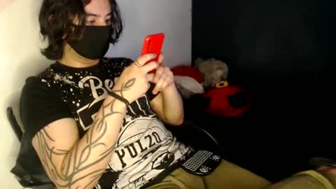 oliver_laid_2023 online show from February 14, 2025, 9:32 pm