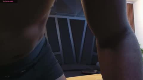 OLIVER LAURENT online show from April 12, 2026, 1:16 pm