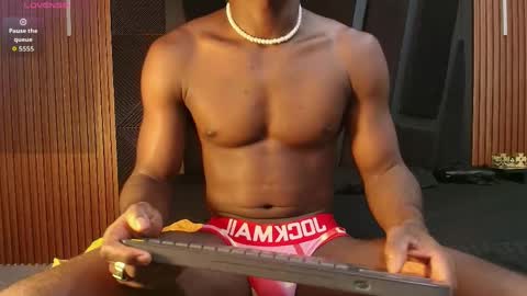 OLIVER LAURENT online show from April 22, 2026, 11:28 pm