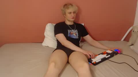 Snapshot of oliver_sweet_ chatting on April 26, 2026, 1:36 am Oliver online show from April 26, 2026, 1:36 am