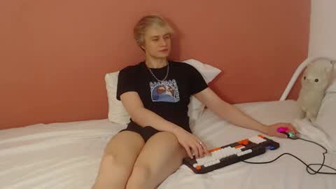 Snapshot of oliver_sweet_ chatting on May 30, 2026, 1:46 am Oliver online show from May 30, 2026, 1:46 am