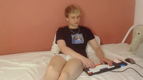 Snapshot of oliver_sweet_ chatting on June 23, 2026, 1:47 am Oliver online show from June 23, 2026, 1:47 am