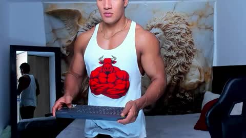 oliver_tommy online show from November 18, 2025, 2:32 pm