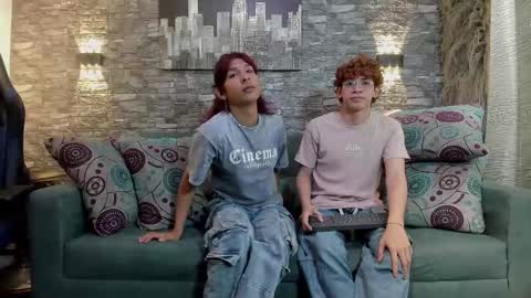 Snapshot of oliverandthiago chatting on January 6, 2026, 1:04 pm Oliver and Thiago online show from January 6, 2026, 1:04 pm