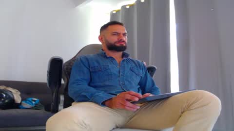 oliver online show from October 24, 2025, 4:47 pm