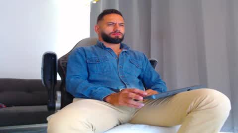 oliver online show from November 10, 2025, 2:16 pm