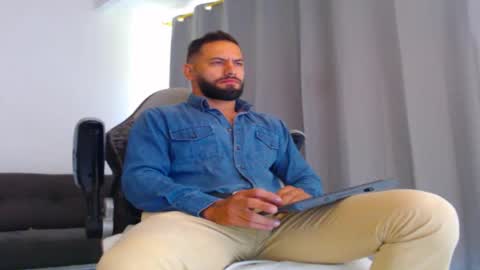 oliver online show from November 12, 2025, 12:16 pm