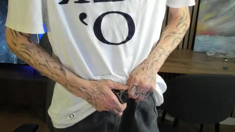 Snapshot of oliverrgroove chatting on May 6, 2026, 11:04 am oliverrgroove online show from May 6, 2026, 11:04 am
