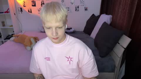 oliver online show from September 26, 2025, 12:53 pm